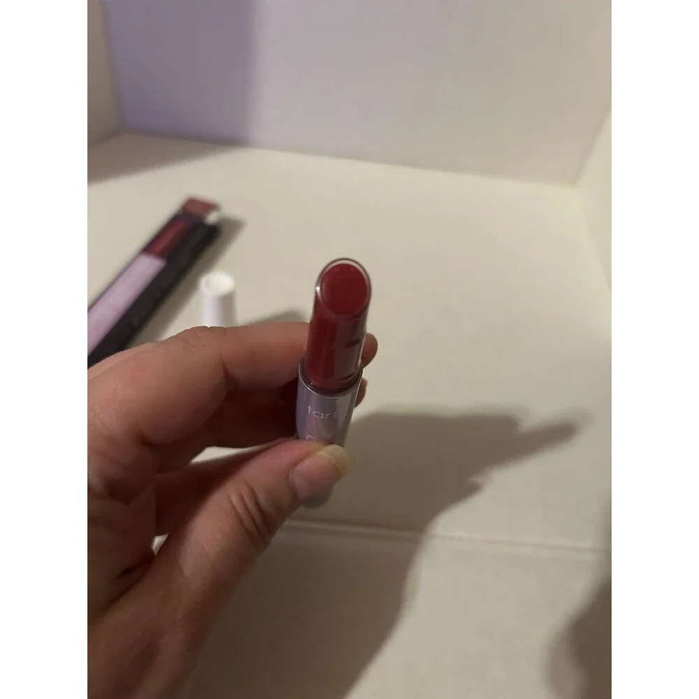 Tarte Maracuja Juicy Lip Vinyl in Shimmering Cranberry 2.7 g/0.095 oz